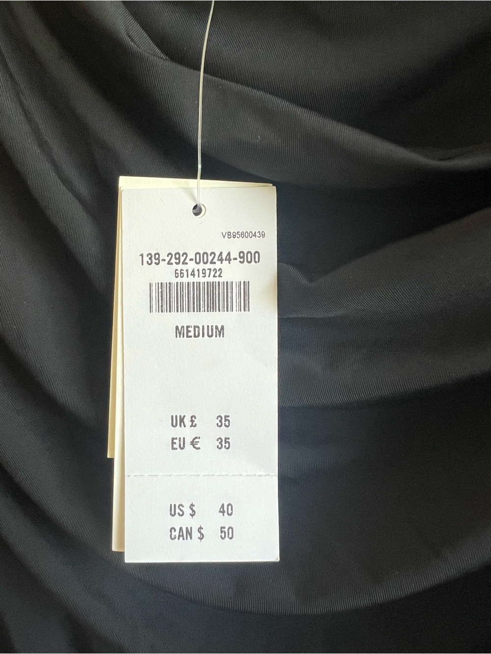 Abercrombie & Fitch
Skimming Draped Twist Top in Black - Size M - Picture 3 of 5